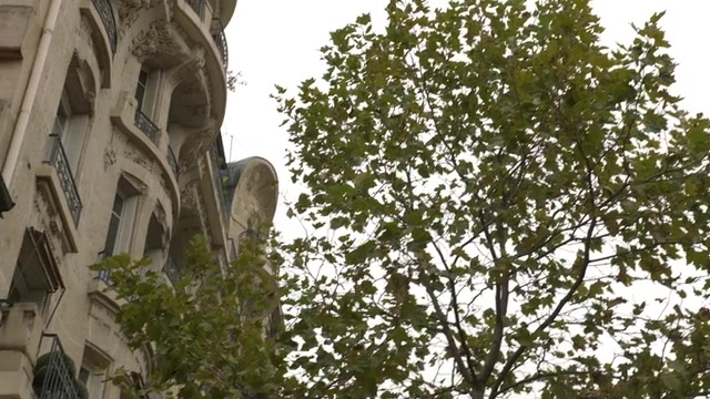 Emily in Paris (2020) Season 01 (Epi 10).mp4